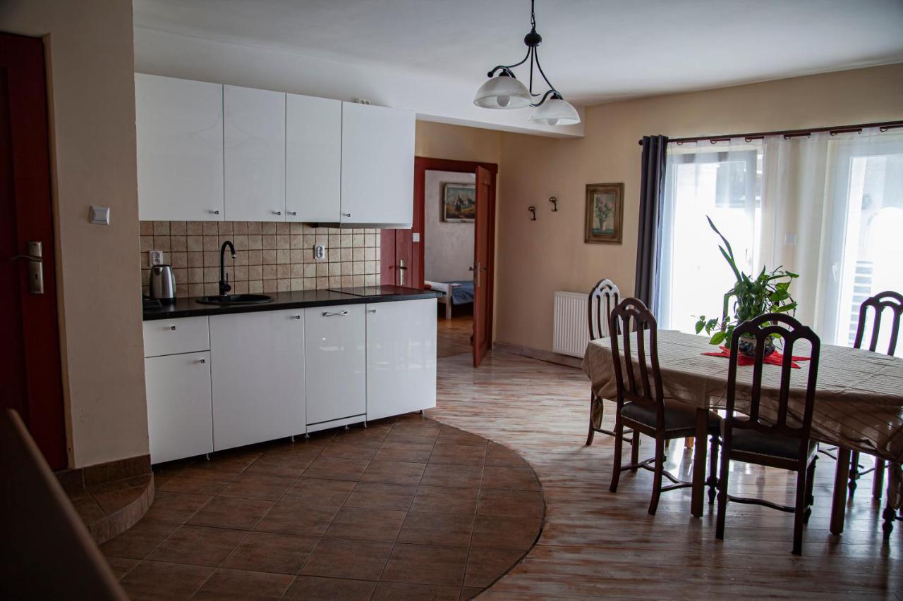 W Starym Kinie Apartment *